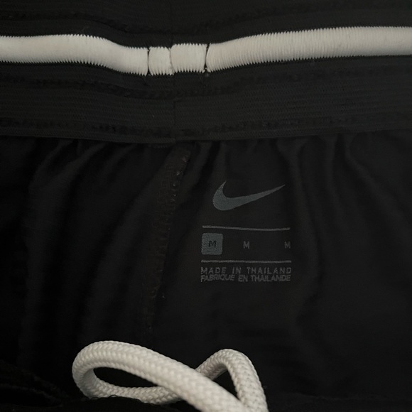 NEW Nike men’s black athletic shorts - Picture 3 of 4